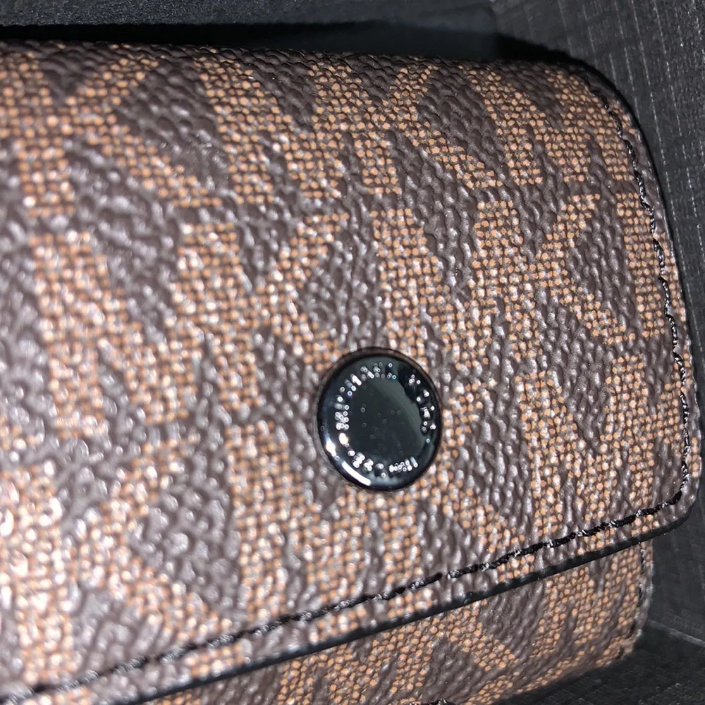Brand New in Box Michael Kors Expandable Earbud Case